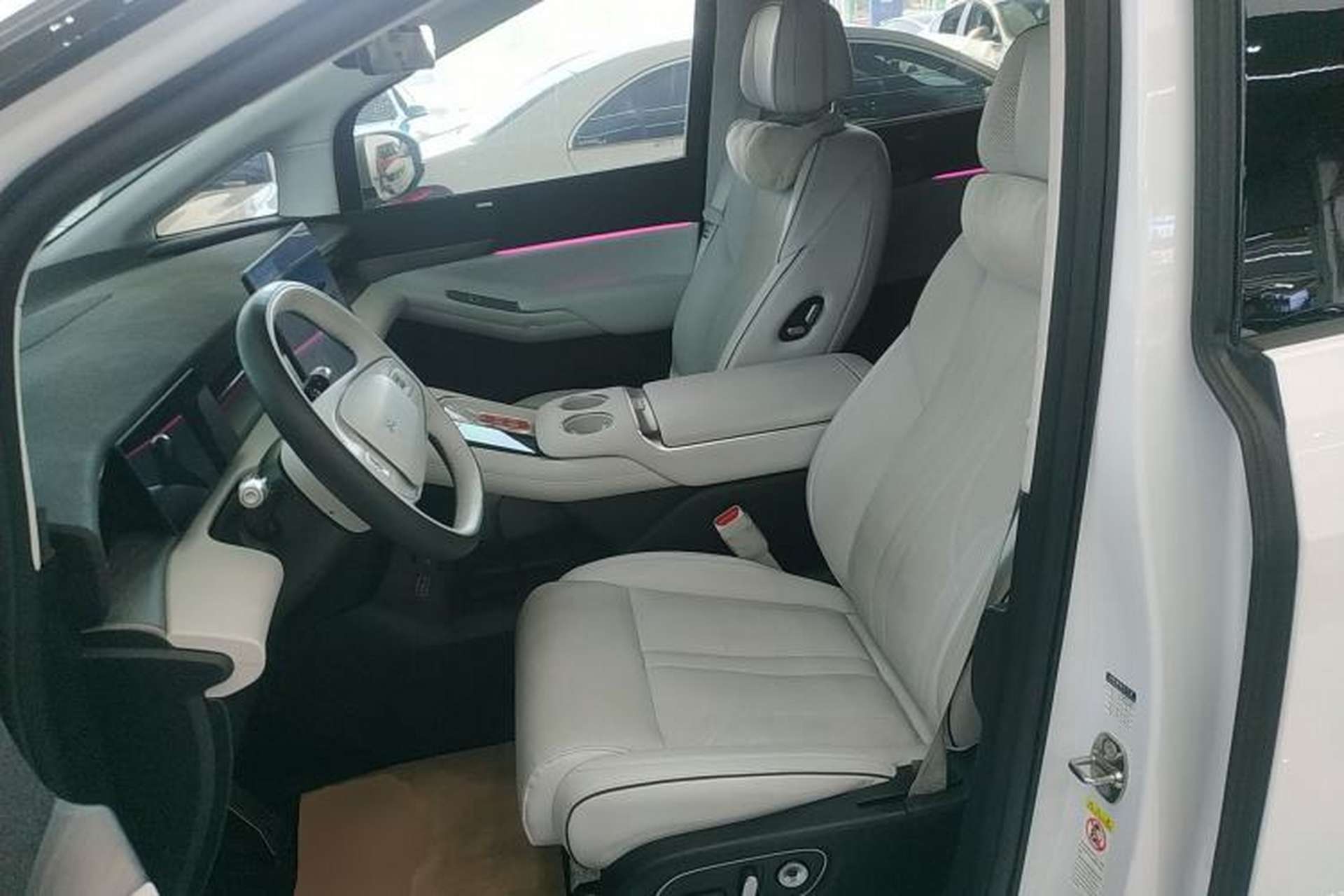 Used XPeng X9 2024 640 All-Wheel Drive High-Performance Max Left Front Seat