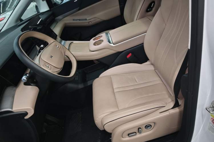 Used XPeng X9 2024 702 Ultra-Long Range Max Left Front Seat