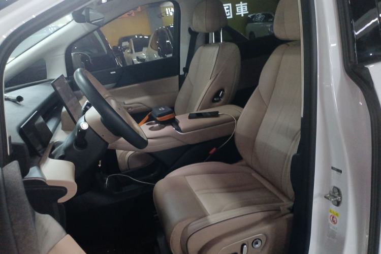 Used XPeng X9 2024 640 All-Wheel Drive High-Performance Max Left Front Seat