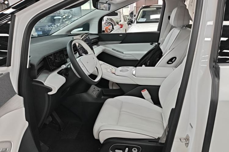 Used XPeng X9 2024 702 Ultra-Long Range Pro Left Front Seat