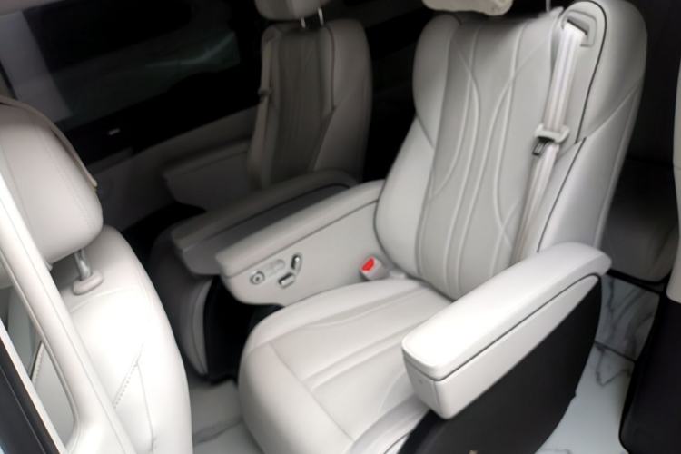 Used XPeng X9 2024 702 Ultra-Long Range Pro Left Rear Seat