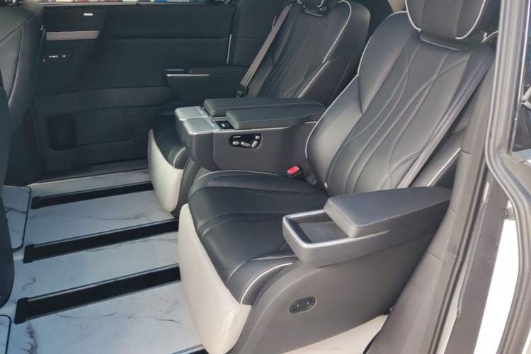 Used XPeng X9 2024 610 Long-Range Pro Left Rear Seat