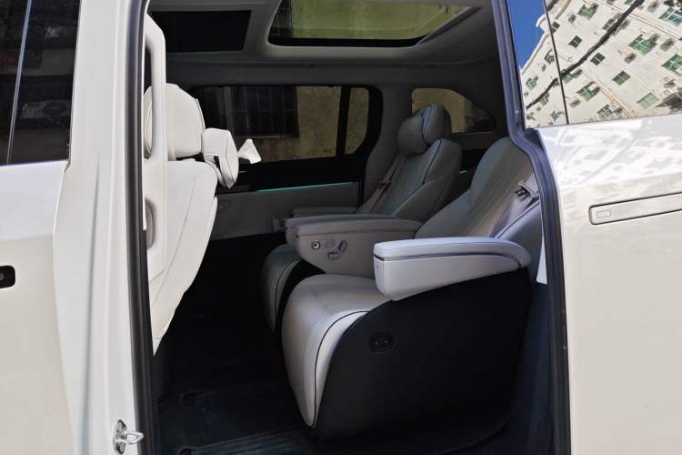 Used XPeng X9 2024 702 Ultra-Long Range Pro Left Rear Seat