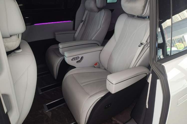 Used XPeng X9 2024 702 Ultra-Long Range Pro Left Rear Seat