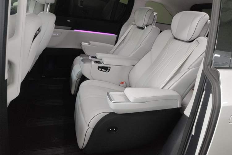Used XPeng X9 2024 702 Ultra-Long Range Max Left Rear Seat