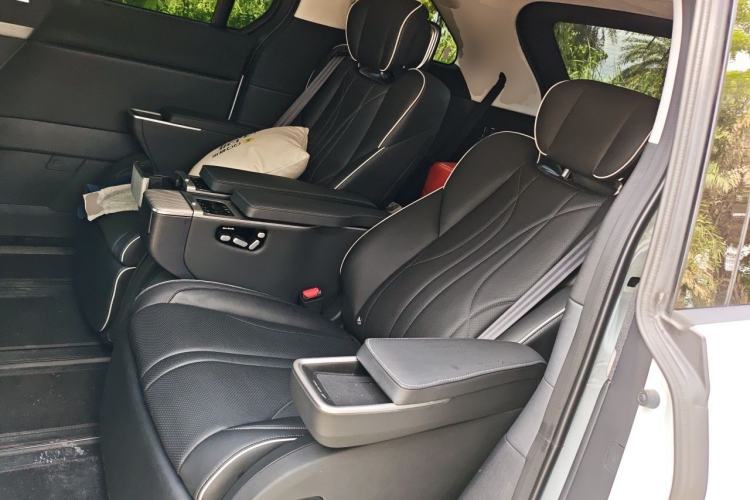 Used XPeng X9 2024 610 Long-Range Pro Left Rear Seat