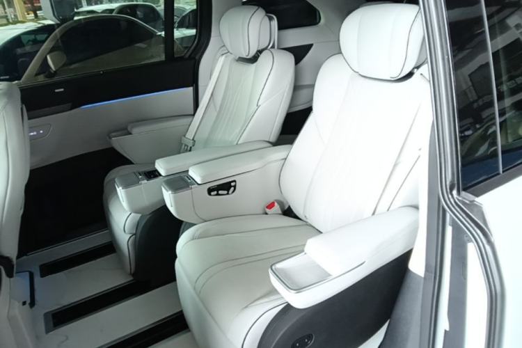 Used XPeng X9 2024 640 All-Wheel Drive High-Performance Max Left Rear Seat