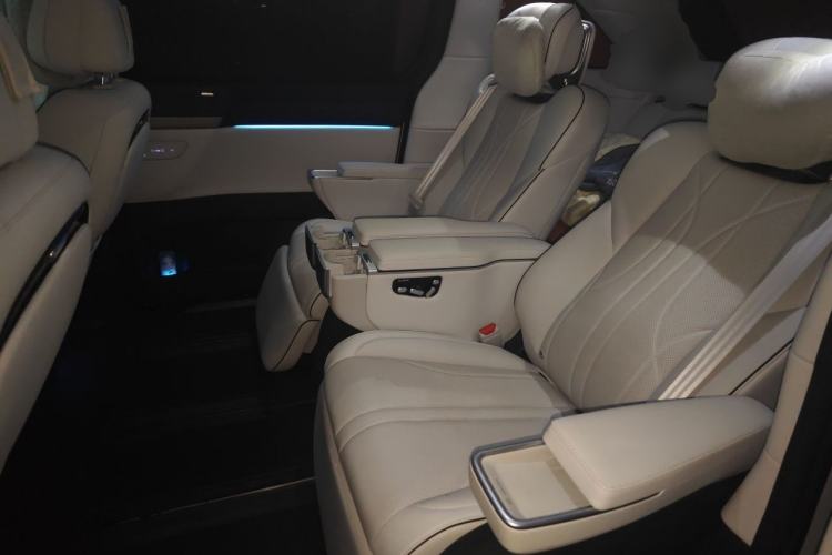 Used XPeng X9 2024 610 Long-Range Pro Left Rear Seat