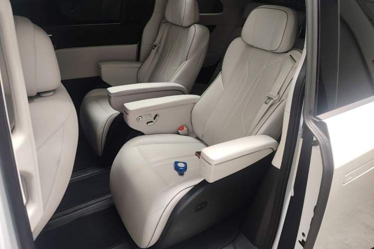 Used XPeng X9 2024 610 Long-Range Pro Left Rear Seat