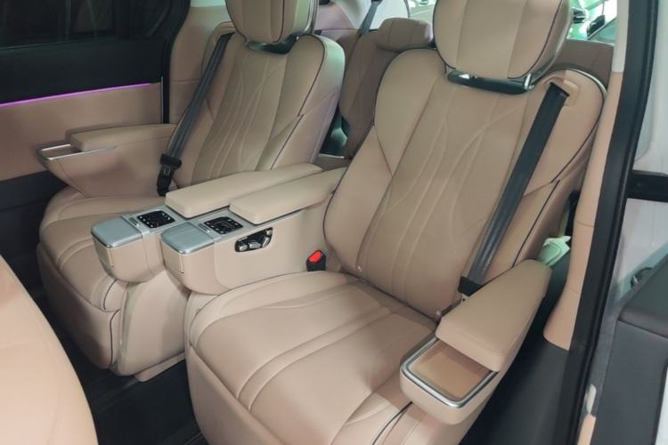 Used XPeng X9 2024 702 Ultra-Long Range Pro Left Rear Seat