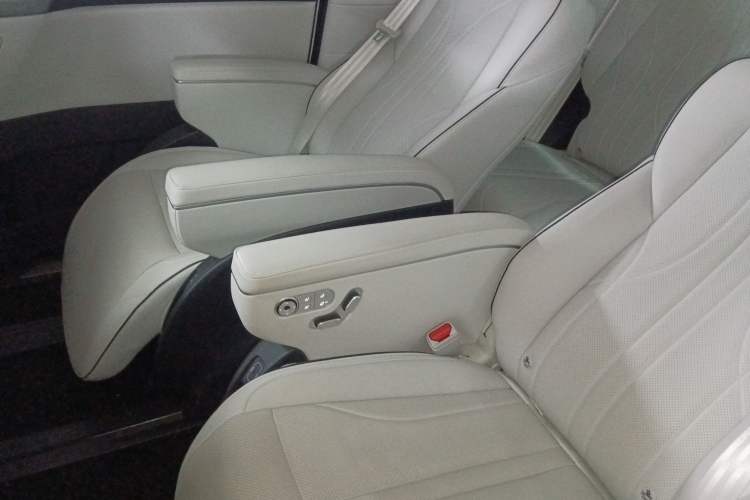 Used XPeng X9 2024 702 Ultra-Long Range Max Left Rear Seat