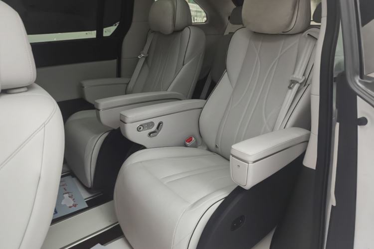 Used XPeng X9 2024 702 Ultra-Long Range Max Left Rear Seat