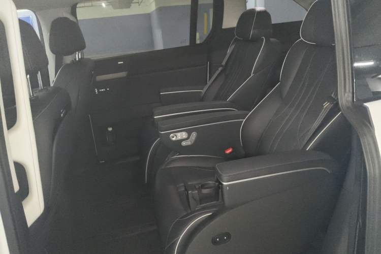Used XPeng X9 2024 610 Long-Range Pro Left Rear Seat