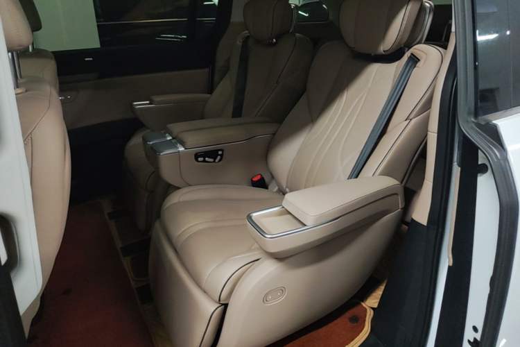 Used XPeng X9 2024 702 Ultra-Long Range Max Left Rear Seat