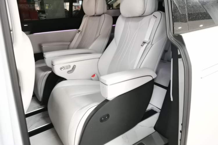 Used XPeng X9 2024 640 All-Wheel Drive High-Performance Max Left Rear Seat
