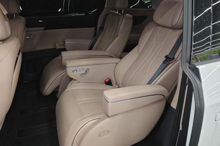 Used XPeng X9 2024 702 Ultra-Long Range Max Left Rear Seat