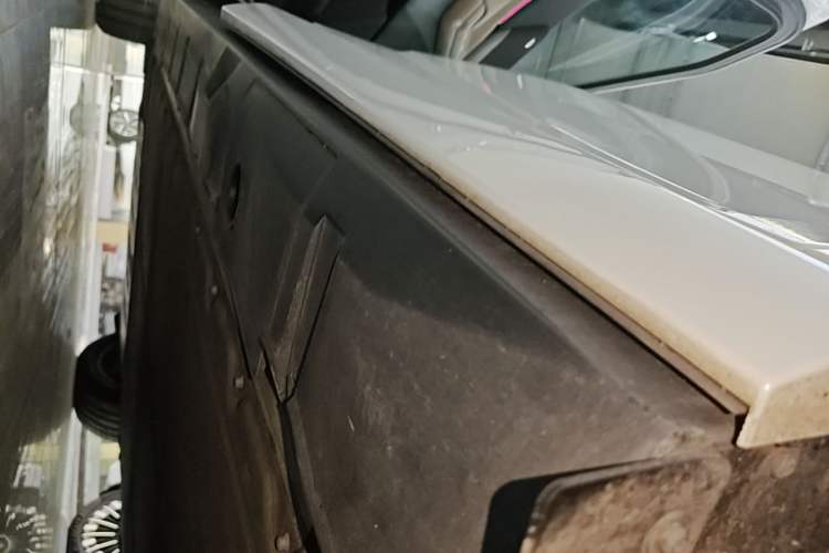 Used XPeng X9 2024 610 Long-Range Pro Left Side Sill