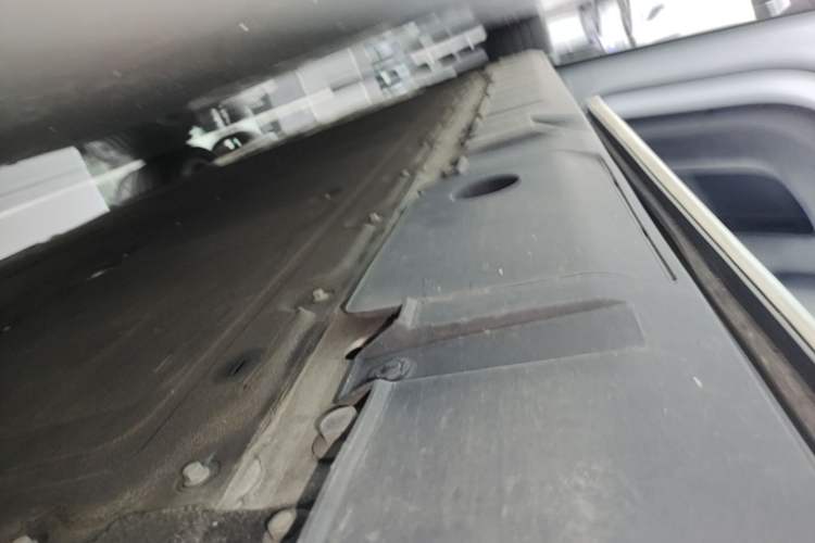 Used XPeng X9 2024 702 Ultra-Long Range Pro Left Side Sill