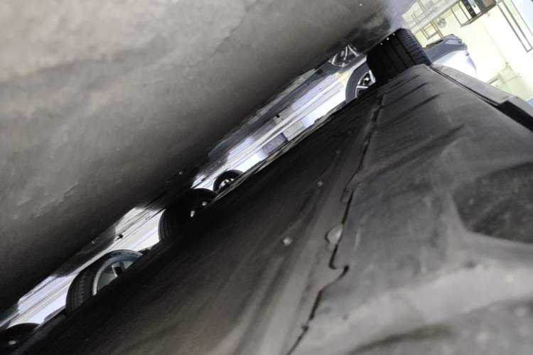 Used XPeng X9 2024 702 Ultra-Long Range Max Left Side Sill