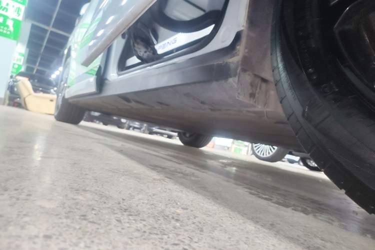 Used XPeng X9 2024 702 Ultra-Long Range Pro Left Side Sill