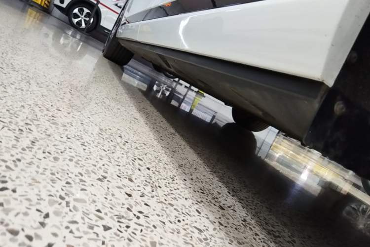 Used XPeng X9 2024 702 Ultra-Long Range Pro Left Side Sill
