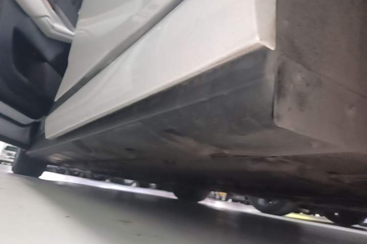 Used XPeng X9 2024 702 Ultra-Long Range Max Left Side Sill