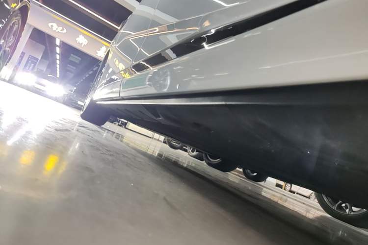 Used XPeng X9 2024 640 All-Wheel Drive High-Performance Max Left Side Sill