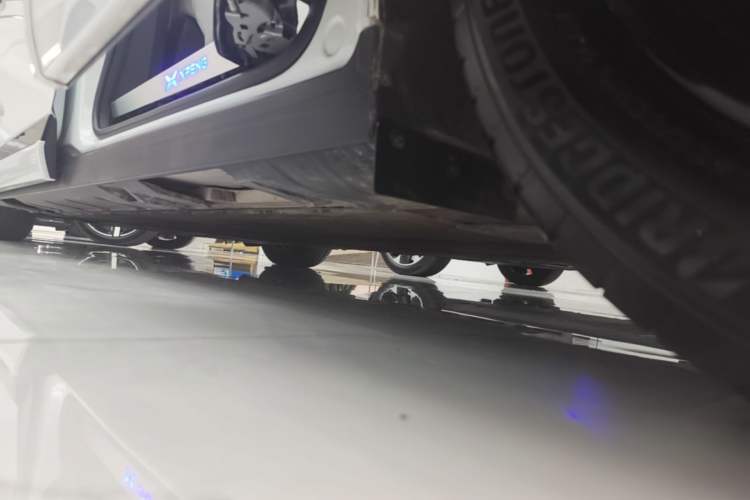 Used XPeng X9 2024 702 Ultra-Long Range Max Left Side Sill