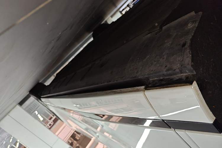 Used XPeng X9 2024 702 Ultra-Long Range Max Left Side Sill