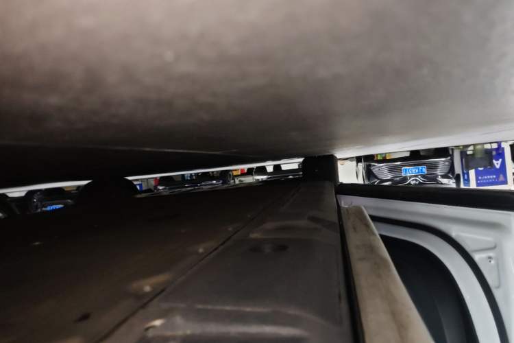 Used XPeng X9 2024 702 Ultra-Long Range Max Left Side Sill