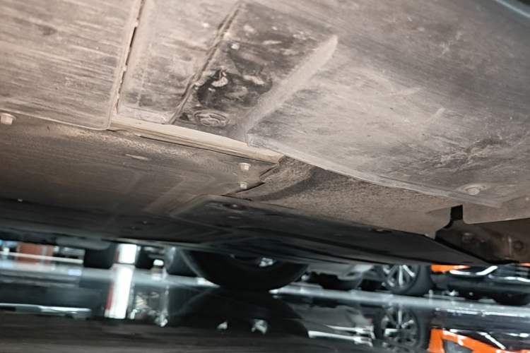 Used XPeng X9 2024 702 Ultra-Long Range Pro Left Side Sill