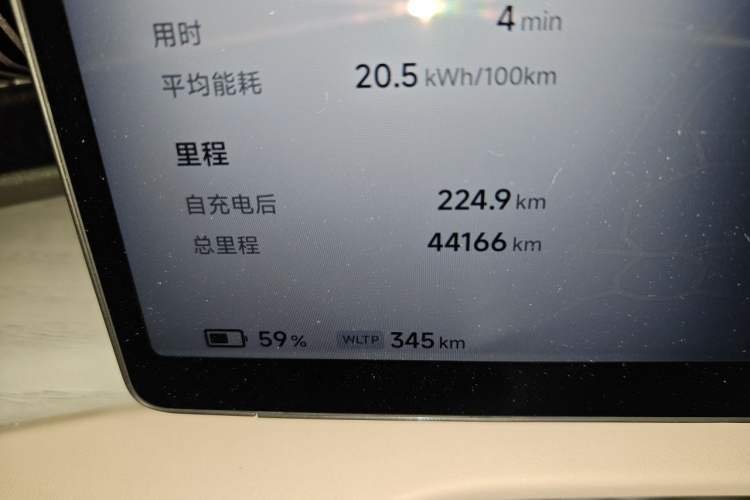 Used XPeng X9 2024 702 Ultra-Long Range Pro Odometer Close Up