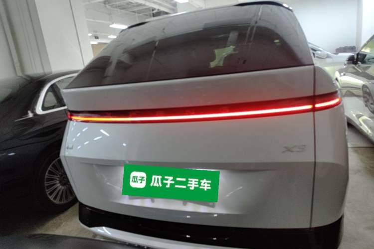 Used XPeng X9 2024 702 Ultra-Long Range Max Rear