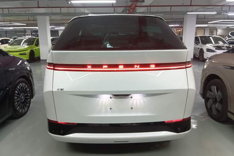 Used XPeng X9 2024 702 Ultra-Long Range Max Rear