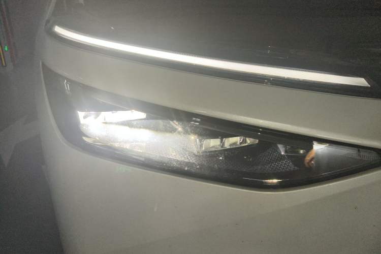 Used XPeng X9 2024 610 Long-Range Pro Right Front Headlight