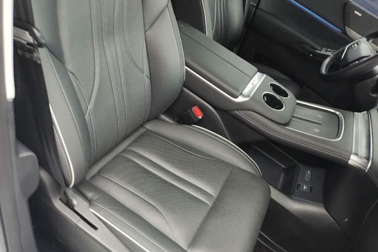 Used XPeng X9 2024 702 Ultra-Long Range Pro Right Front Seat