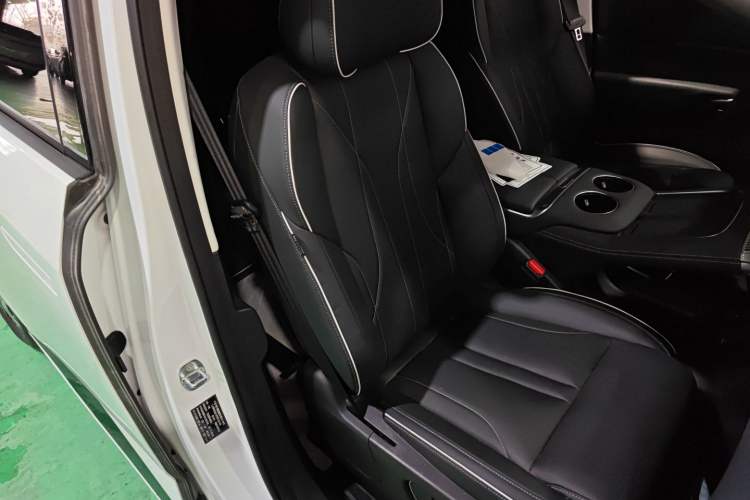 Used XPeng X9 2024 610 Long-Range Pro Right Front Seat