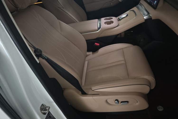 Used XPeng X9 2024 702 Ultra-Long Range Pro Right Front Seat
