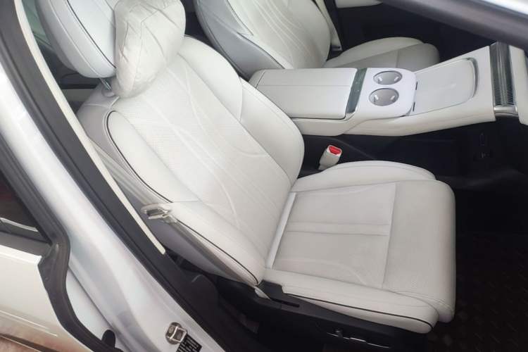 Used XPeng X9 2024 702 Ultra-Long Range Pro Right Front Seat