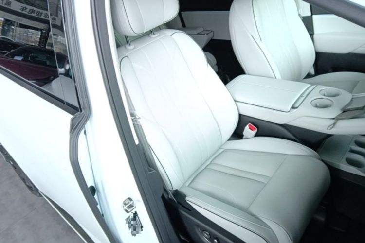Used XPeng X9 2024 640 All-Wheel Drive High-Performance Max Right Front Seat