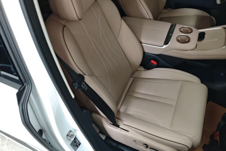 Used XPeng X9 2024 610 Long-Range Pro Right Front Seat