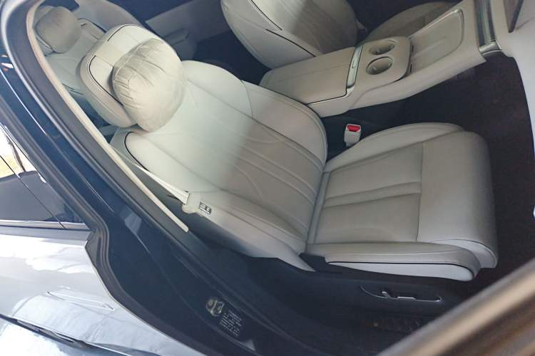Used XPeng X9 2024 610 Long-Range Pro Right Front Seat