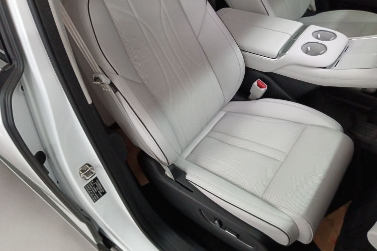 Used XPeng X9 2024 702 Ultra-Long Range Pro Right Front Seat