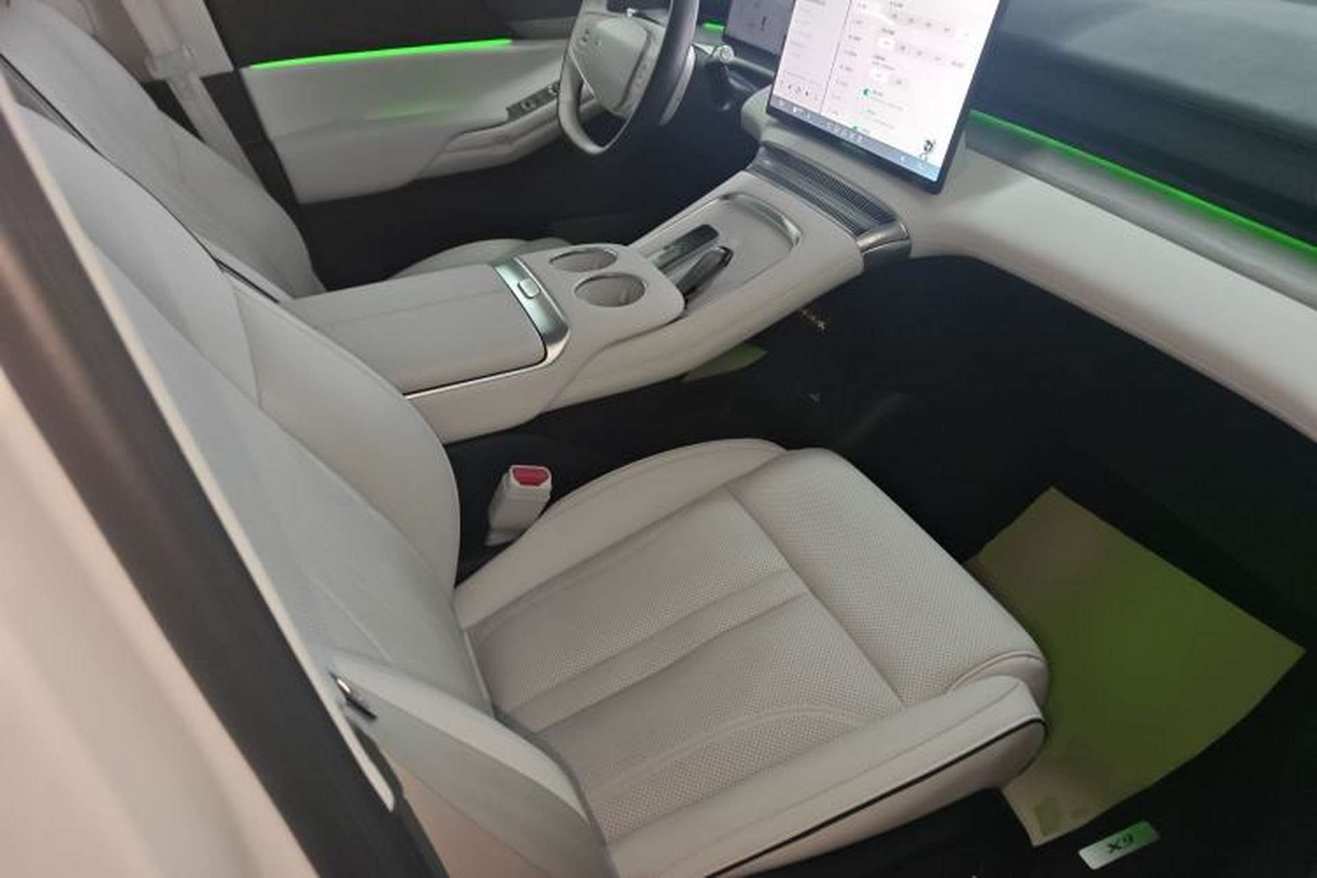 Used XPeng X9 2024 610 Long-Range Pro Right Front Seat