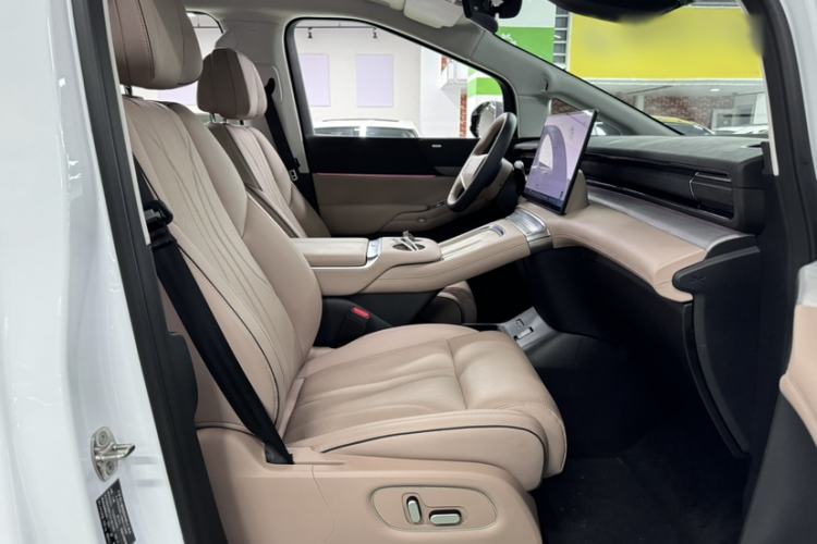 Used XPeng X9 2024 702 Ultra-Long Range Max Right Front Seat