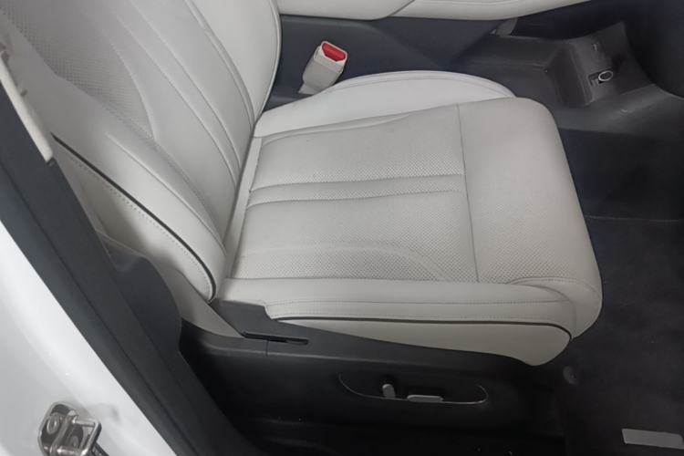 Used XPeng X9 2024 702 Ultra-Long Range Max Right Front Seat