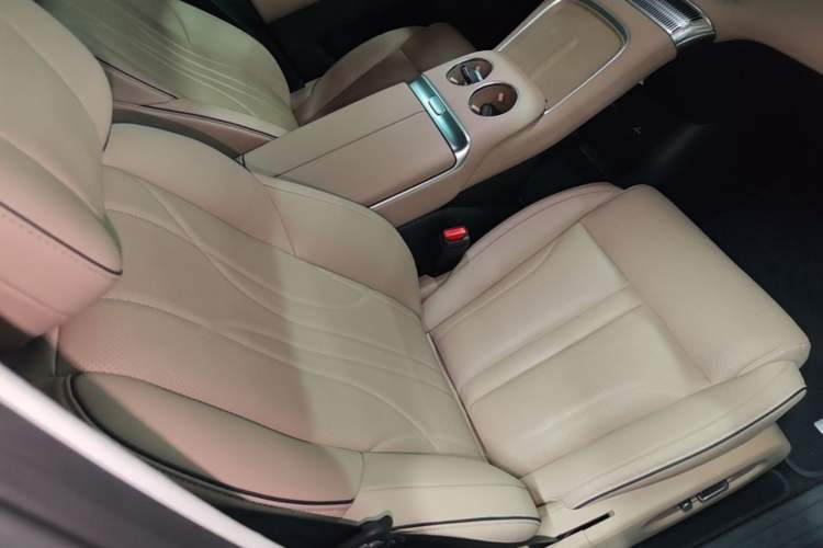 Used XPeng X9 2024 702 Ultra-Long Range Pro Right Front Seat