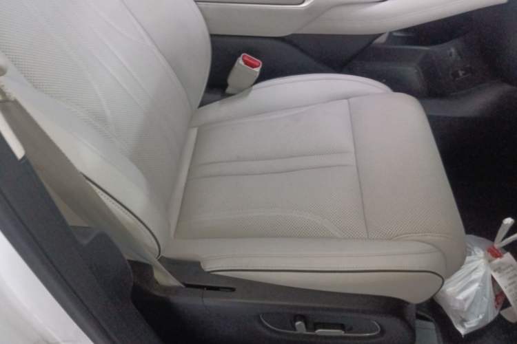 Used XPeng X9 2024 702 Ultra-Long Range Max Right Front Seat
