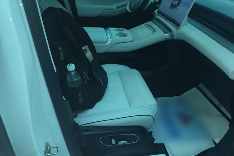 Used XPeng X9 2024 702 Ultra-Long Range Max Right Front Seat
