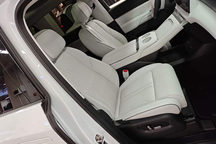 Used XPeng X9 2024 702 Ultra-Long Range Max Right Front Seat